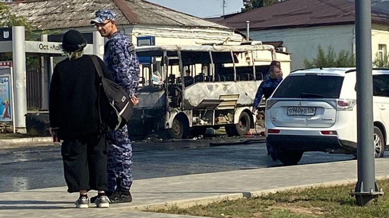 В Краснодарском крае полностью сгорел перевозивший 20 человек автобус