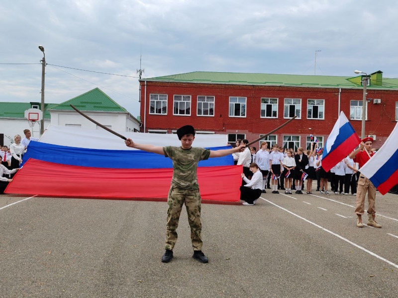 Грандиозное патриотическое мероприятие, посвященное Дню создания Краснодарского края, прошло в школе №2 Апшеронска