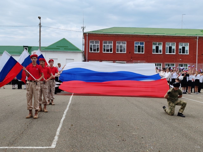 Грандиозное патриотическое мероприятие, посвященное Дню создания Краснодарского края, прошло в школе №2 Апшеронска