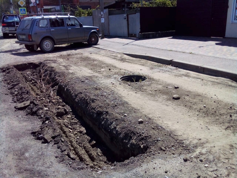 Когда в Апшеронске закопают траншеи перед торговыми точками?