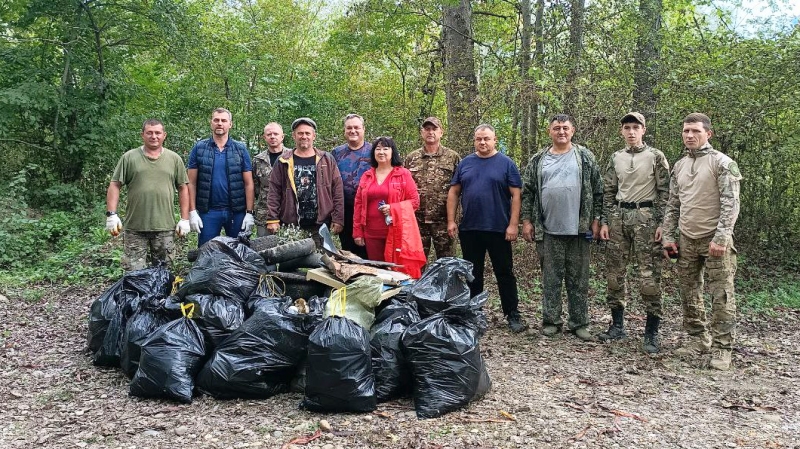 Участники СВО и ветераны «Боевого братства» организовали субботник в Апшеронске