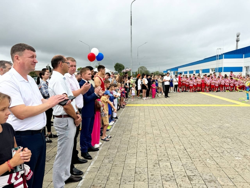 В Апшеронске в торжественной атмосфере открыли универсальный спорткомплекс