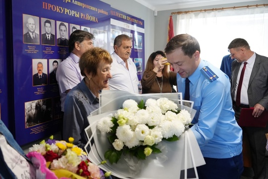 Вместе с прокурором Апшеронского района Алексеем Поповым,..